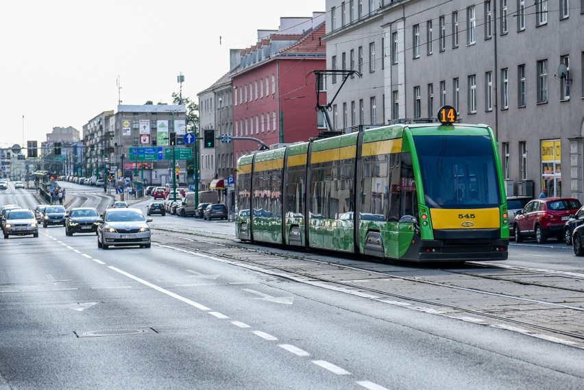 2,4 tys. pracowników.

ZOBACZ TEŻ:
Po jakich kierunkach...