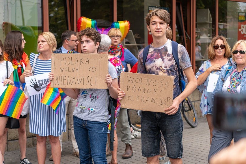 Manifestacje LGBT i KOD oraz Młodzieży Wszechpolskiej