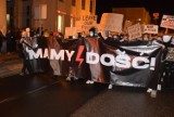 Protest kobiet Gniezno. Sprzeciwiają się zmianom w przepisach aborcyjnych [WULGARNE TREŚCI]