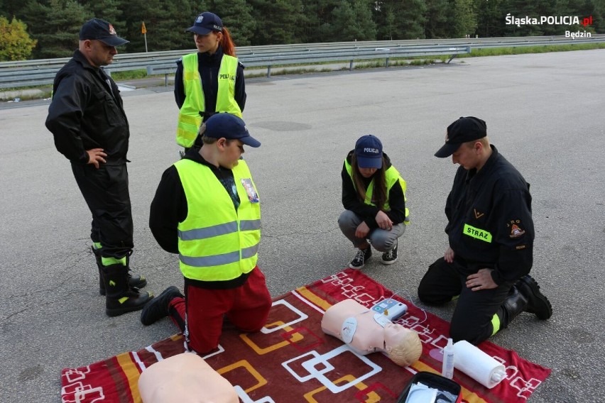 Młodzież pomagała policjantom, a kierowcy oprócz "mandatów...