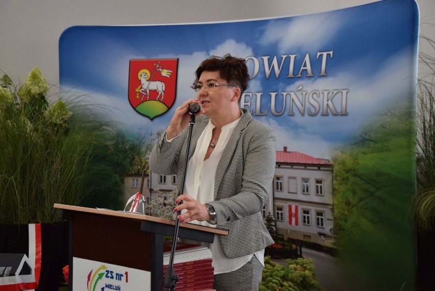 NAGRODA MEN: Elżbieta Urbańska-Golec, dyrektor Zespołu Szkół nr 1 w Wieluniu