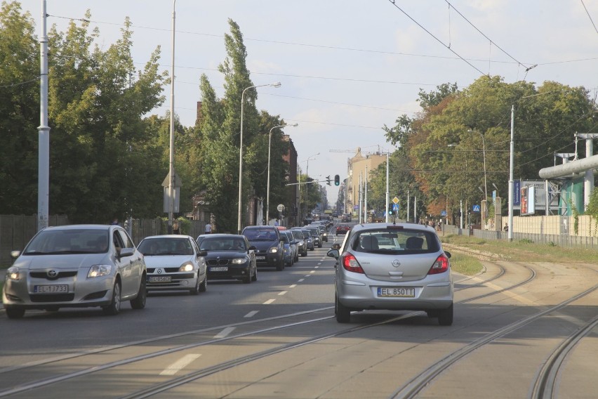 Łódź stanęła w korkach. Pomóc mają ważne 20 minut dłużej bilety czasowe MPK [ZDJĘCIA]