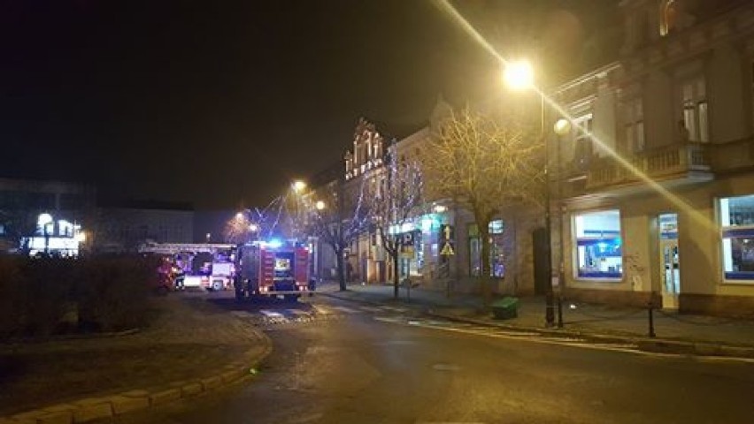 Pożar w kamienicy na Rynku w Obornikach [ZDJĘCIA]
