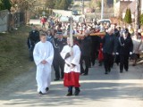 Kilkuset mieszkańców Kościelnej Wsi wzięło udział w tradycyjnej Drodze Krzyżowej [FOTO]