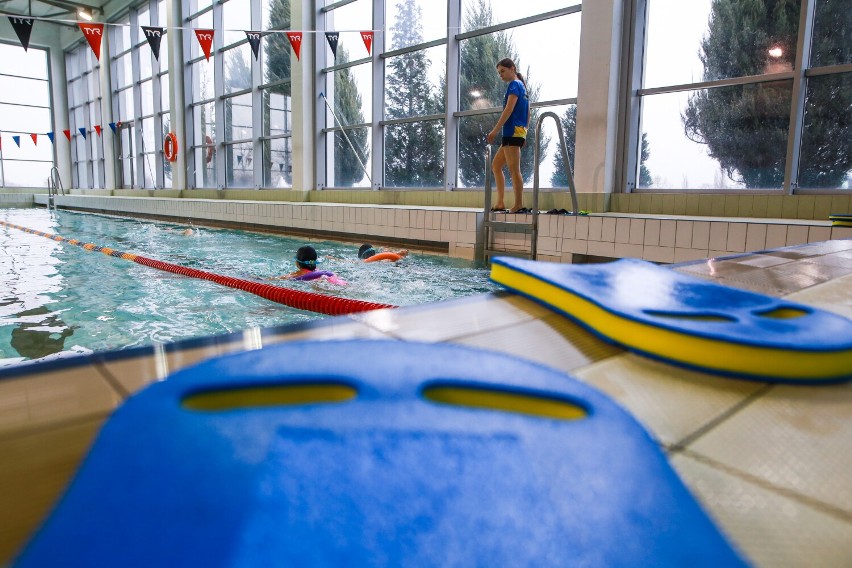 PKN ORLEN. Bezpłatne lekcje pływania dla mieszkańców Płocka. Rusza siódma edycja projektu dla dzieci i dorosłych