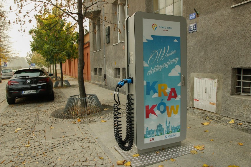 Kraków. Z opóźnieniem pojawiła się pierwsza stacja dla aut na prąd 