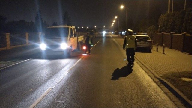 Patrole ruchu drogowego zatrzymały 1 kierującego pojazdem, który jechał po użyciu alkoholu. Zostały mu zatrzymane prawo jazdy