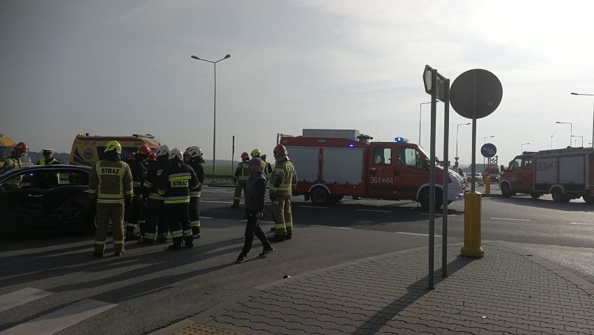 Poważny wypadek na drodze Włocławek - Brześć Kujawski. 6 osób poszkodowanych w tym miesięczne dziecko [zdjęcia]