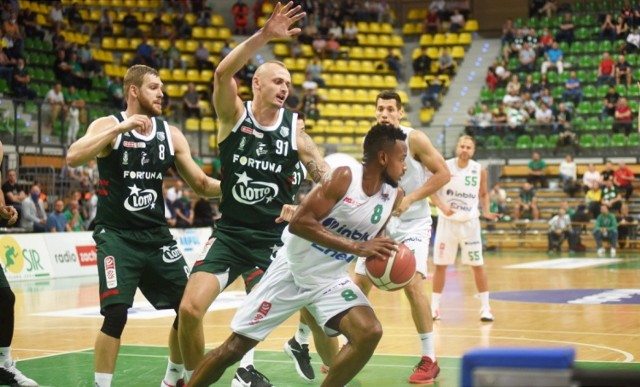 Zielonogórzanie pokonali Legię Warszawa i odnieśli trzecie zwycięstwo w Energa Basket Lidze. Więcej zdjęć z meczu znajdziecie w kolejnych slajdach.