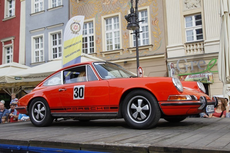 Poznań: Stylowe automobile na Starym Rynku [ZDJĘCIA, WIDEO]