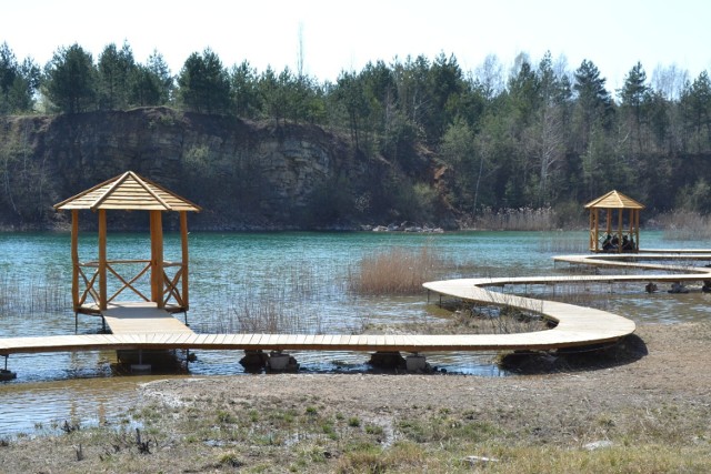 Park Gródek zachwyca. Lazurowa woda, strome klify. Prawie jak w Chorwacji lub na Malediwach