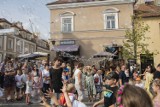 Słoneczna niedziela w Sandomierzu. Tłumy turystów wypoczywały na Rynku (ZDJĘCIA)