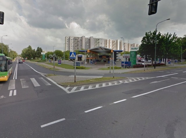 Poznań: Samochód potrącił kobietę na przejściu dla pieszych. Ulicami miasta gonili go pracownicy MPK