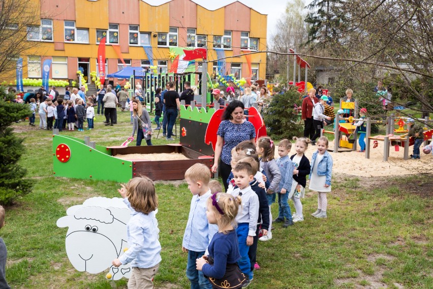 Nowy plac zabaw na osiedlu Odrodzenia