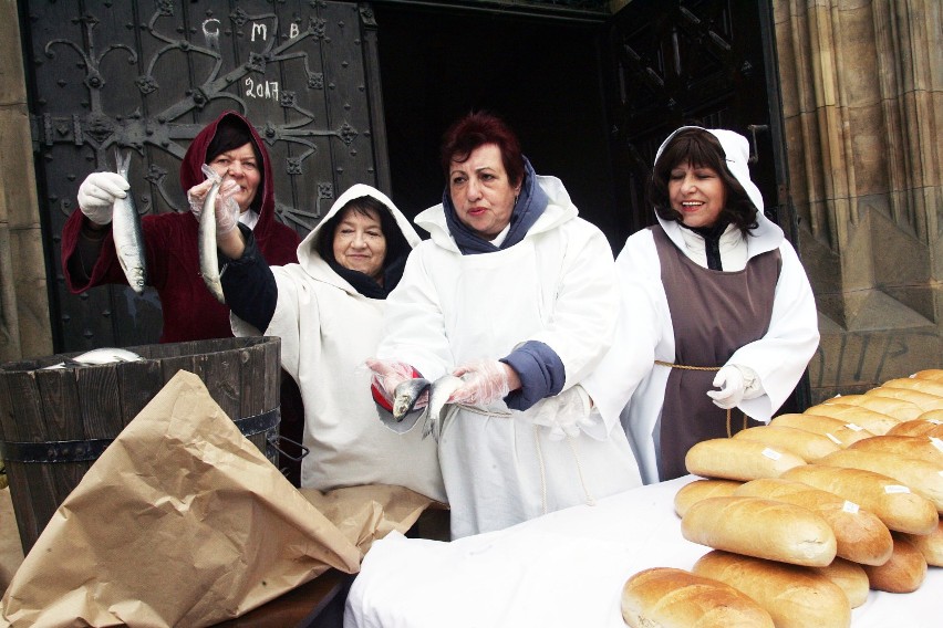 Śledź, chleb i grosz w Legnicy [ZDJĘCIA]