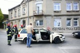 Zderzenie dwóch samochodów osobowych na skrzyżowaniu ul. Spacerowej i Jerozolimskiej w Piotrkowie