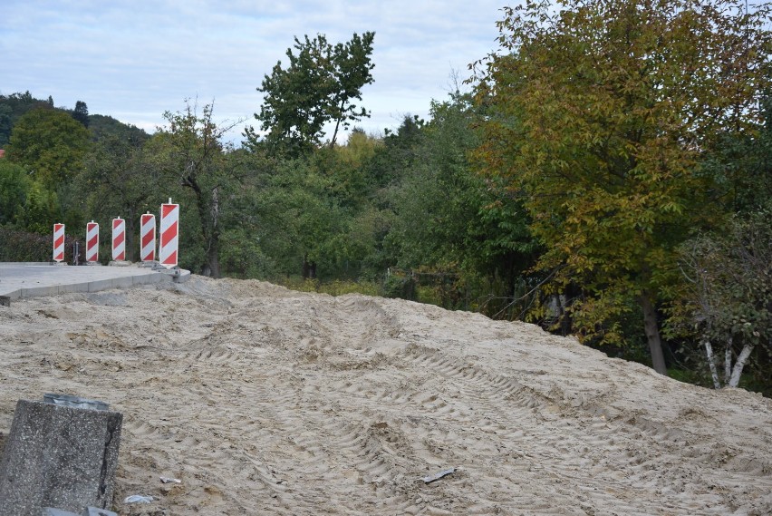 Jak wygląda budowa ścieżki wzdłuż ul. Żwirowej?