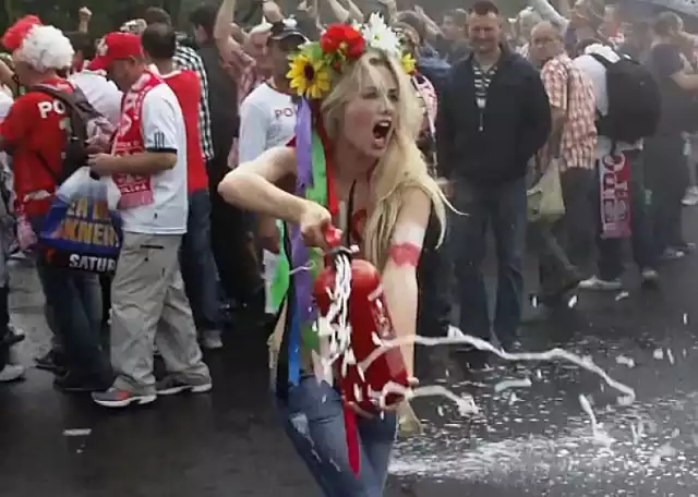 „F**k Euro!”. Aktywistki z FEMEN protestowały przed Stadionem Narodowym