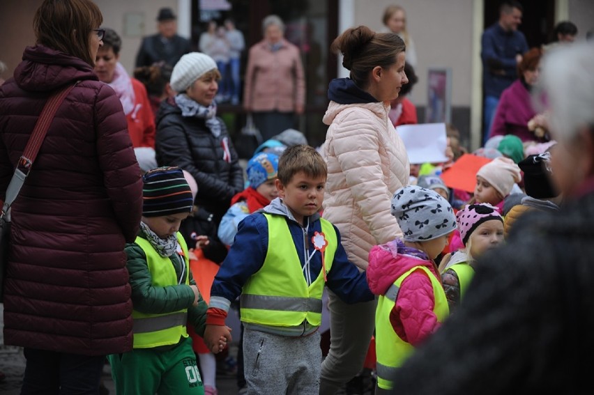Oleśnickie przedszkolaki śpiewały hymn na Rynku