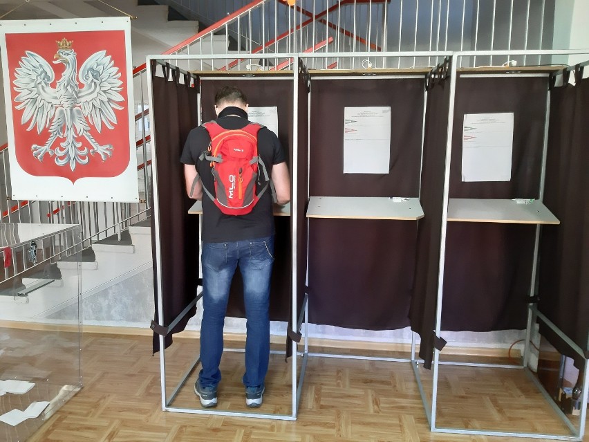 Trwa już druga tura wyborów prezydenckich w Szczecinku. Jak i gdzie głosować? 