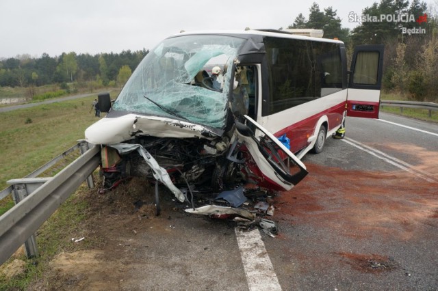 Czytaj więcej o wypadku w Mierzęcicach na S1 - kliknij TUTAJ