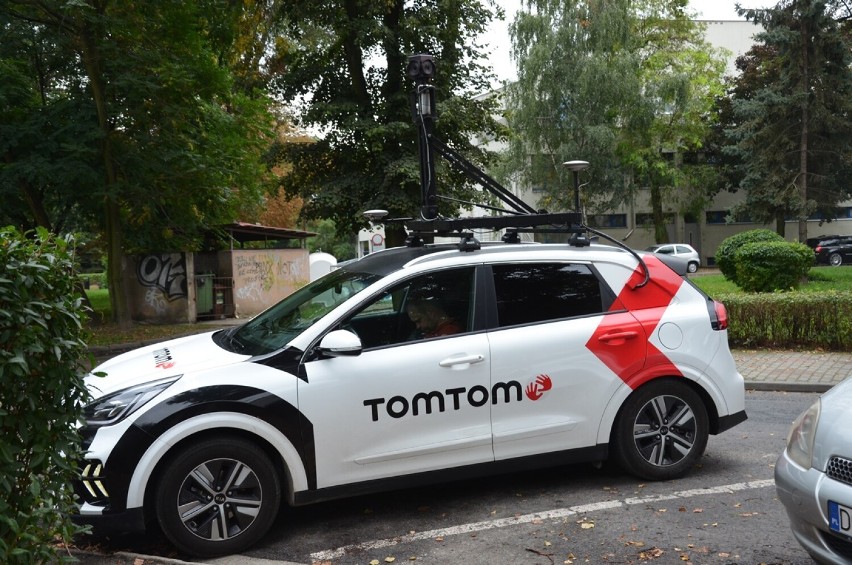 Auto firmy TomTom z kamerą na dachu jeździło po Głogowie. Nowe zdjęcia trafią do aktualizacji samochodowej nawigacji GPS