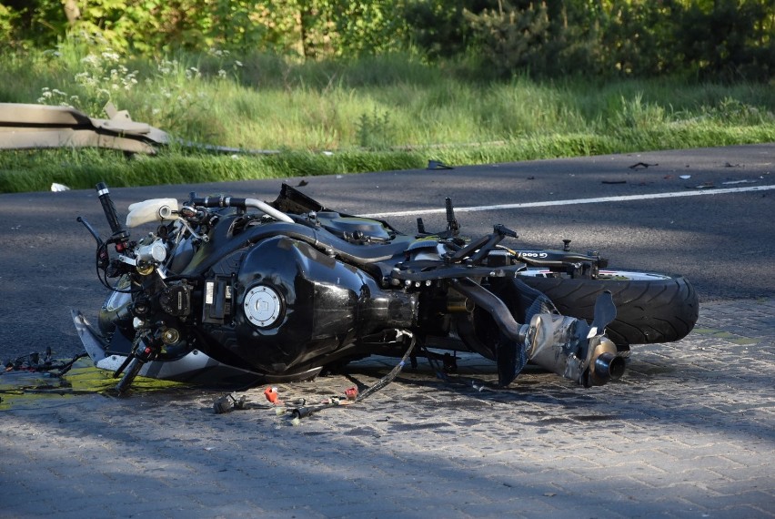 Wypadek z udziałem motocyklisty na drodze Grodzisk - Opalenica 