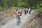 Na rowerach Szlakiem Wielkiej Historii. Młodzież z Poświętnego w 50-kilometrowym rajdzie do Inowłodza i Spały (FOTO)