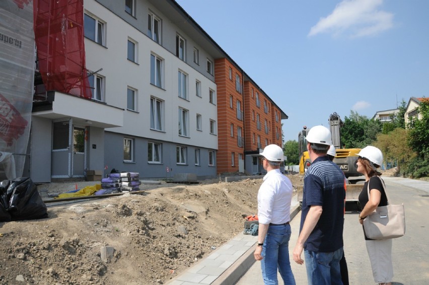 Częstochowa. Budowa bloku komunalnego na finiszu ZDJĘCIA