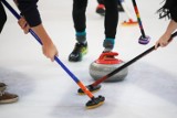 Krakowski Klub Curlingowy zaprasza do gry w "szachy na lodzie". Lodowisko do curlingu już otwarte