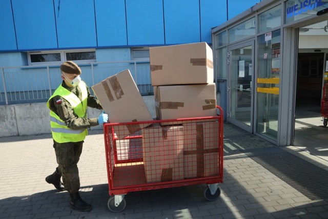 Fartuchy dla pracowników legnickiego szpitala.