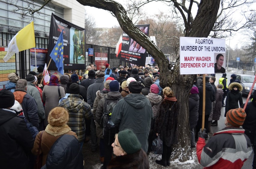 Protest pod Ambasadą Kanady