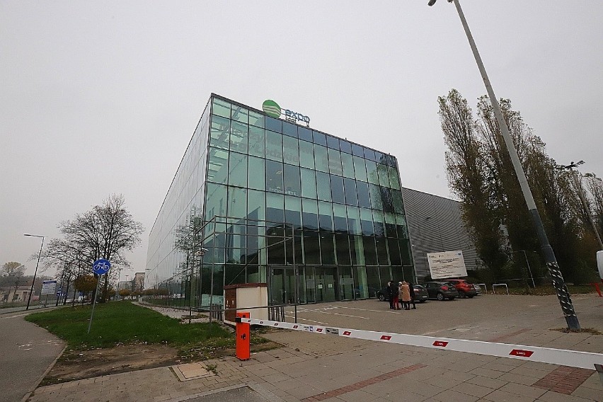 W hali Expo w Łodzi powstaje polowy szpital covidowy
