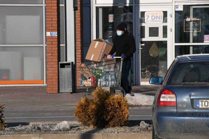 Galeria Ostrowiec w piątek 5 lutego. Mieszkańcy ruszyli na zakupy. Przyciągały przeceny [ZDJĘCIA]