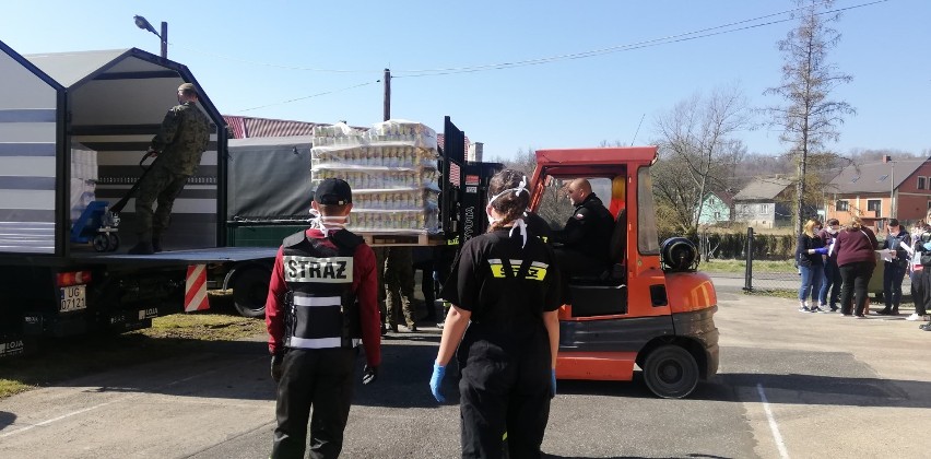 Alwernia. 8 ton żywności trafiło do najbardziej potrzebujących rodzin z gminy [ZDJĘCIA]