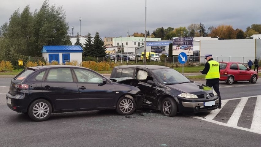Wypadek na skrzyżowaniu Al. Armii Krajowej i ul. Polnej w...