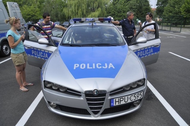 Święto policji w Poznaniu - akademie, awanse i... drzwi otwarte w komendzie miejskiej