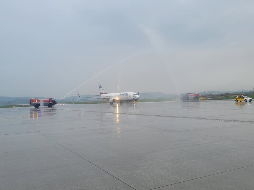 Pierwszy samolot SunExpress, który lądował w Krakowie 3 maja...