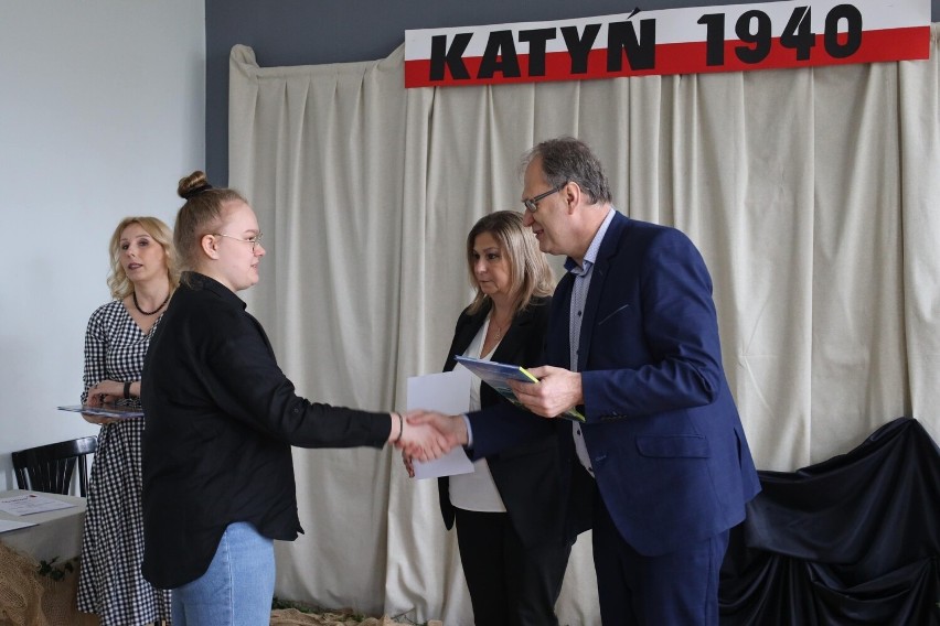 Powiatowy Konkurs Katyński rozstrzygnięty w PSP 4 w Radomsku