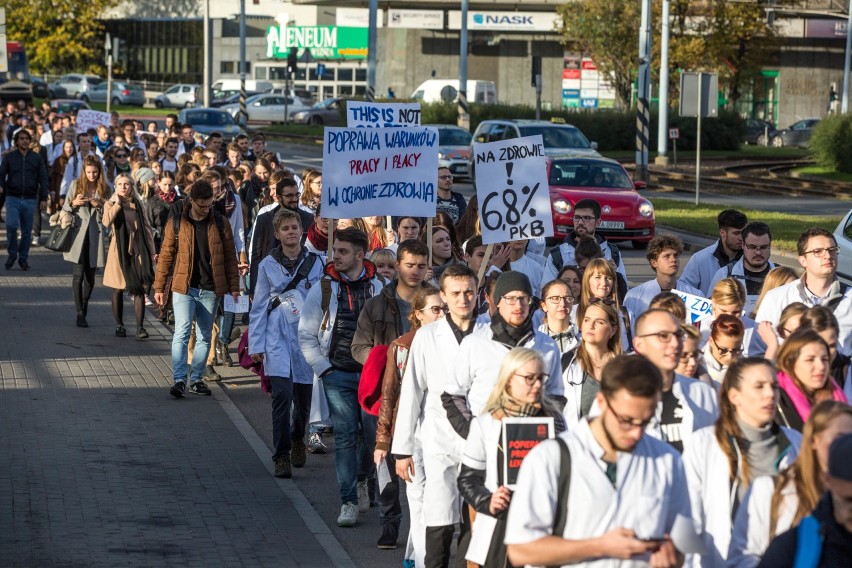 Biały marsz popierający protesty lekarzy rezydentów w Gdańsku