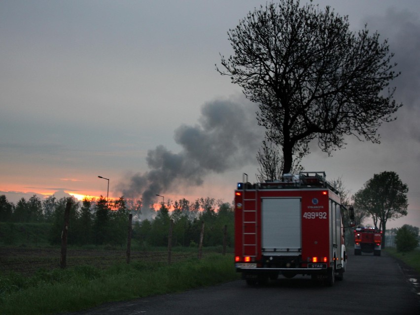 Wybuchł pożar w sortowni odpadów BM EKO (FOTY)