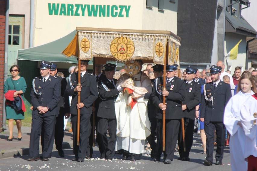 BOŻE CIAŁO: Uroczysta procesja w Zdunach [ZDJĘCIA]