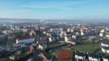 Pogodny, słoneczny poranek w Lęborku na zdjęciach z drona. Im bliżej świąt, tym cieplej