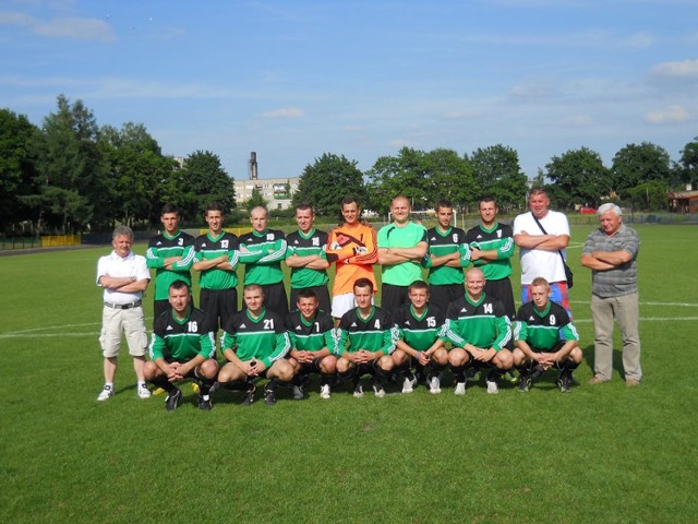 Górny rząd od lewej: Wojciech Jędrzejewski (kierownik drużyny), Adrian Grudziński, Tomasz Szablewski (odeszli z klubu), Mariusz Gawroński, Paweł Manelski (odszedł z klubu), Mateusz Mielczarek, Maciej Bednarski, Bartłomiej Budziszewski, Marek Zentkiewicz (odszedł z klubu), Arkadiusz Dubczak (trener), Włodzimierz Walczak (prezes).

Dolny rząd od lewej: Szymon Pińkowski, Łukasz Galanciak, Mateusz Jędrzejewski, Miłosz Gańczak, Bartłomiej Mielczarek, Przemysław Goc, Maciej Lewandowski.