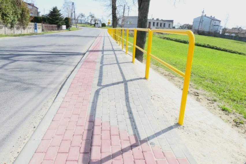 Nowy chodnik w Amelinie i Dziepółci w gminie Radomsko