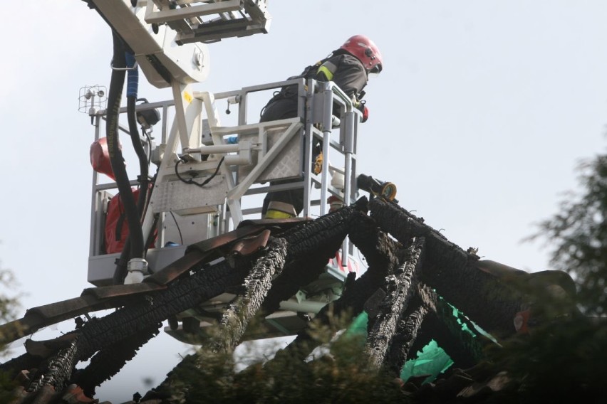 Pożar w Radlinie: W pożarze domu w Radlinie spłonął dach i...