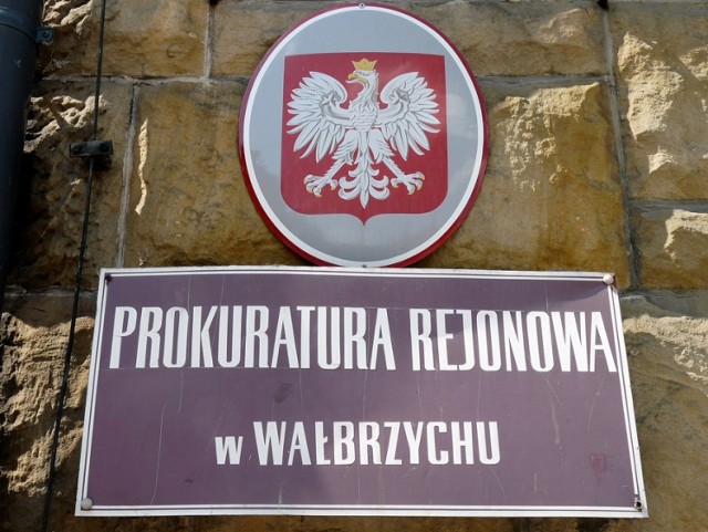 Prokuratura skierowała do sądu akt oskarżenia przeciwko parze 37-latków, która wprowadziła do obrotu produkt leczniczy nie posiadając stosownego pozwolenia oraz podrabiała recepty