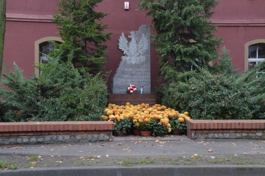 Pomnik przy dawnym lazarecie - ul. Grota Roweckiego w Rawiczu