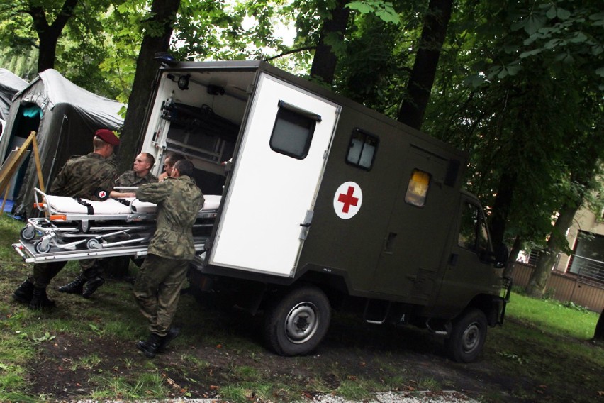 Piknik żołnierski w Białej Fabryce - Ambulans
