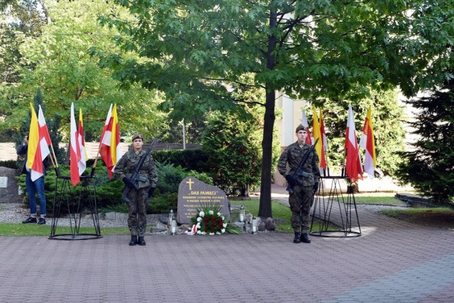 Uroczystości przy Dębie Pamięci w Inowrocławiu w 84. rocznicę agresjii sowieckiej na Polskę